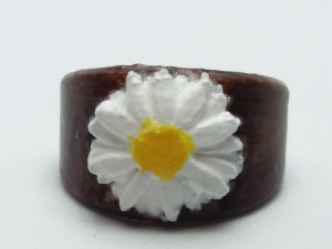 ring with embedded daisy 3D 프린트 모델