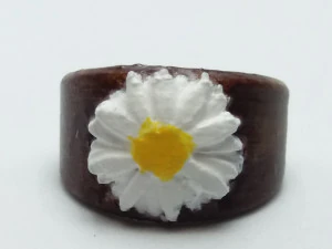 ring with embedded daisy 3D Print Model