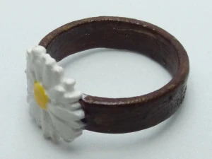 pierścionek z wytłoczoną i przelewającą się stokrotką Model do druku 3D