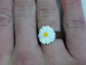 ring with embossed and overflowing daisy 3D-Druckmodell