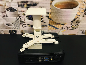 universal projector bracket Modelo 3D