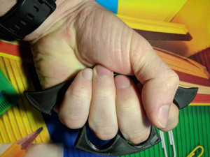 brass knuckles grin Modèles 3D en vedette