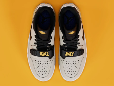 Air Legacy 312 Low Pale Vanilla 3D Model
