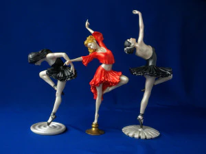 Tres bailarinas imprimibles en 3D. Modelo de impresión 3D