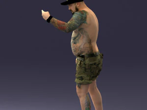 000175 Homem Tatuado em Shorts Camuflados e Bon&eacute; 0824 Modelo 3D