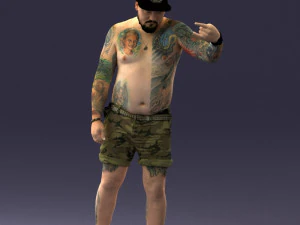 000175 Homem Tatuado em Shorts Camuflados e Bon&eacute; 0824 Modelo 3D