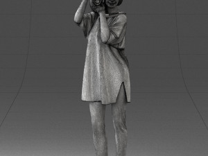 000143 Young Woman with a Camera 0629 Modelo 3D