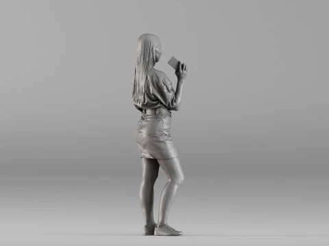 S00042 Mulher em p&eacute; segurando um smartphone Modelo de Impressão 3D