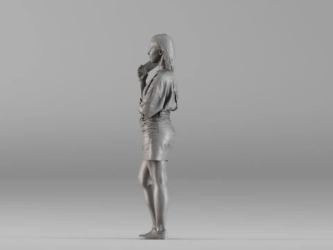 S00042 Mulher em p&eacute; segurando um smartphone Modelo de Impressão 3D