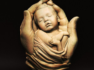 Baby In Hands Relief 01 3D 프린트 모델