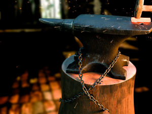 Rusty anvil and hammer - particle sparks 3D Model