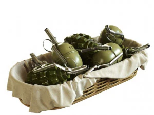 ГранадиF1іRGD5в кошику 3D Модель