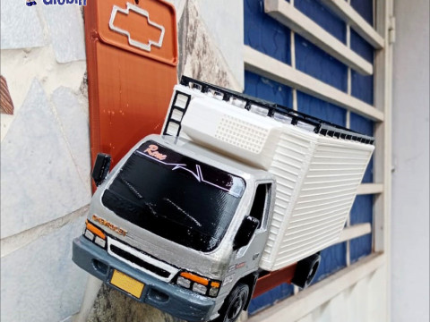 Chevrolet NPR Diesel Van Thermo King - Includes Wall Bracket 3Dプリントモデル