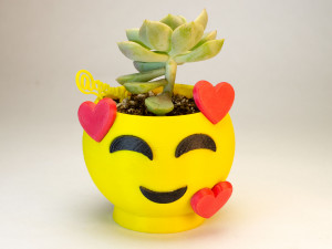emoji in love flower pot 3D Print Model