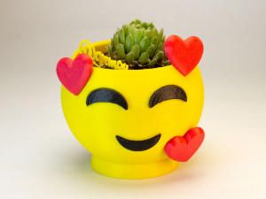 emoji in love flower pot 3D Print Model