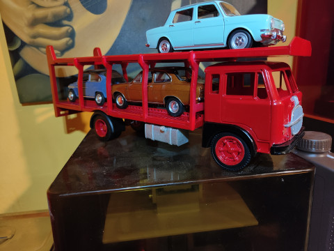 Autocarro trasporto auto FIAT 682 1-24 Modello di stampa 3D