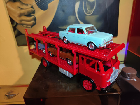 Caminhão de transporte de automóveis FIAT 682 1-24 Modelo de Impressão 3D
