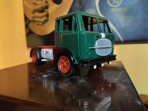 Trattore stradale FIAT 682 T 2 1-24 Modello di stampa 3D