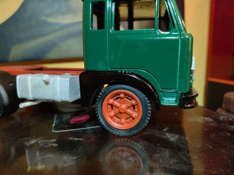 Trattore stradale FIAT 682 T 2 1-24 Modello di stampa 3D