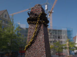 street post with chains 3D Model