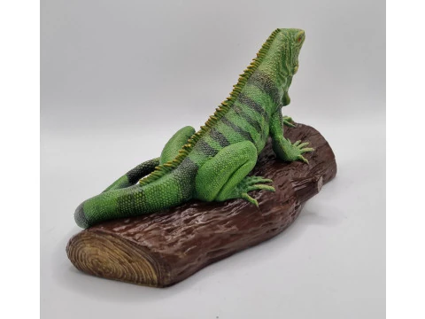 日志上的鬣蜥 3D 打印模型