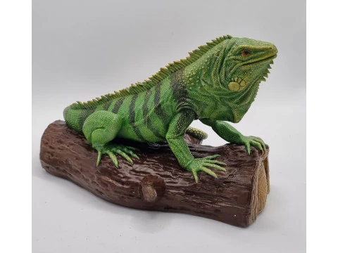 日志上的鬣蜥 3D 打印模型