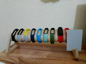 Smart Wristband Stand Model Cetak 3D