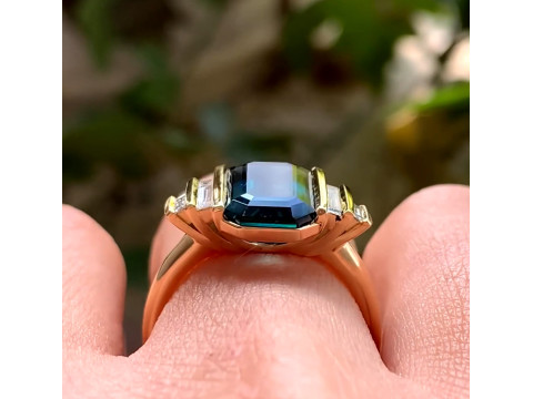 Octagon with Emerald Engagement Ring 3D 打印模型