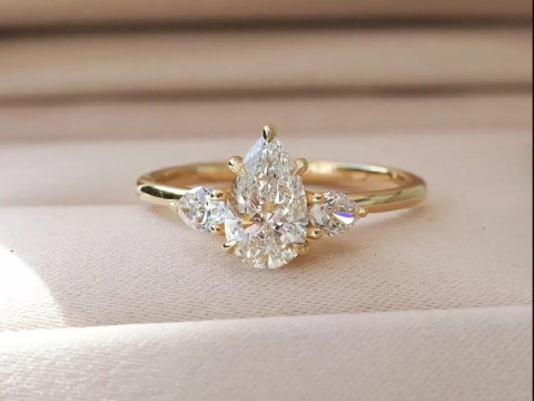 3 Pear Solitaire Diamond Engagement Ring 3D Druckmodell