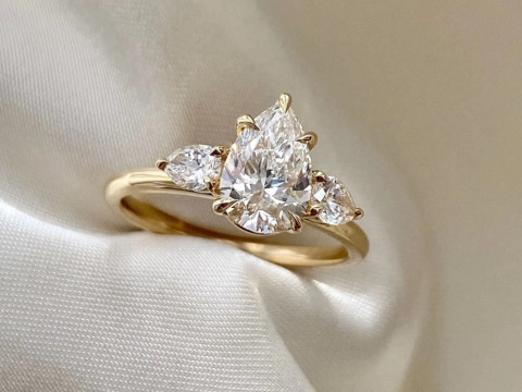 3 Pear Solitaire Diamond Engagement Ring 3D Druckmodell