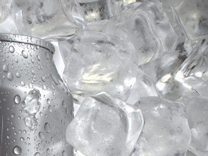 soda can with ice cubs Modelo 3D