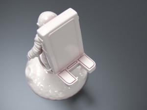 astronaut on the moon phone holder 3d print model 3Dプリントモデル