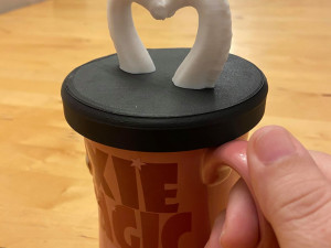 a giraffe figurine- send a hug or kiss in covid-19 Model do druku 3D