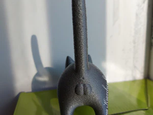 गेंदों के साथ नर बिल्ली की मूर्ति 3D प्रिंट मॉडल