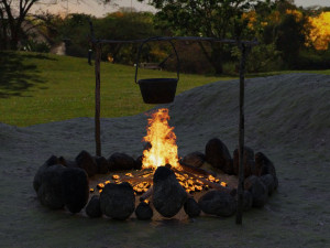 bonfire with a rusty charred bowl 3D Модель