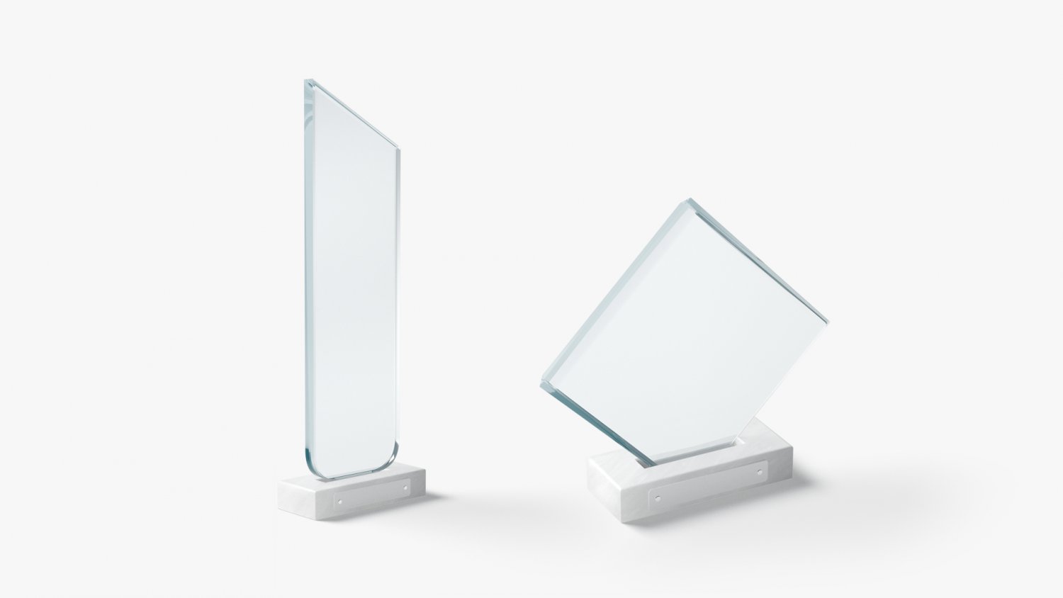 Prix Trophée Glass Set. Vector Cristal 3D Maquette D'attribution  Transparente Avec Le Piédestal Sur Fond
