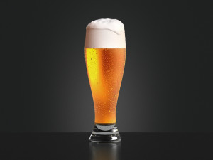 Beer Glass on dark background - drinking glas with drops Modelo 3D