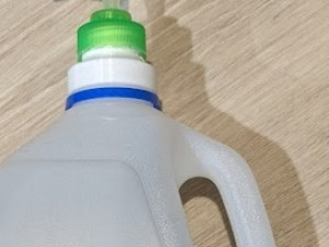 adapter for australian milk bottle cap thread and alcohol sanitiser dispenser Modelo 3D