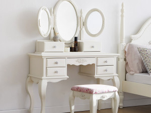 Queen Anne Classic Dressing Table 3D Model