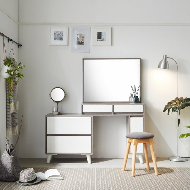 Bright storage vanity set 3D Модель .c4d .max .obj .3ds .fbx .stl .blend 