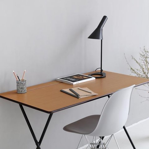 Sm folding outlet table