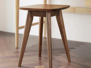 Beistelltisch und Holzhocker 3D Modell