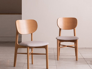 Beginning wooden dining table chair 3D Model