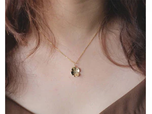 Clover Pendant 2 sizes 3D Print Model