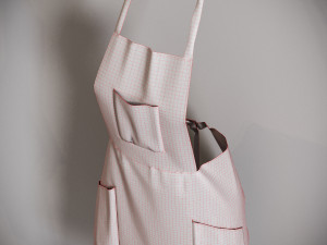APRON two mannequins wearing aprons 3D 모델