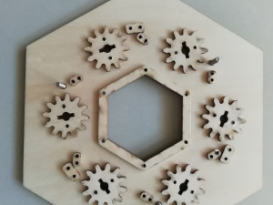 Sliding Iris Mechanism For laser cutting-6 blades Model do druku 3D