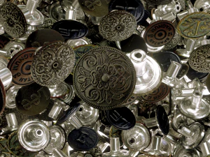 Bot&otilde;es met&aacute;licos Modelo 3D