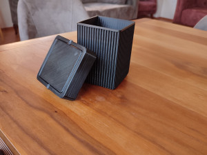TRASH CAN WITH SWING LID Model do druku 3D