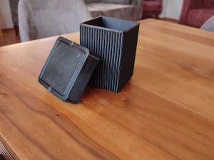 TRASH CAN WITH SWING LID 3D Print Model
