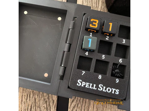 Tracker degli slot degli incantesimi della custodia dei dadi dell'inventario DM Modello di stampa 3D